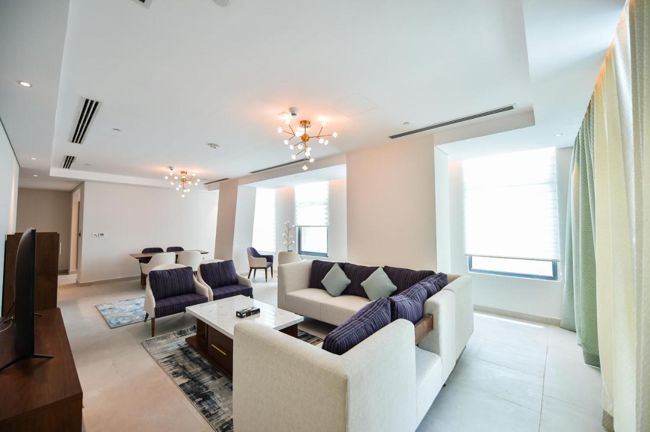 Waterfront Hotel Apartment Lusail المظهر الخارجي الصورة A living room in a suite at the Ritz-Carlton, DIFC