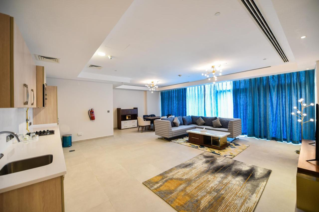 Waterfront Hotel Apartment Lusail المظهر الخارجي الصورة A living room in a typical apartment