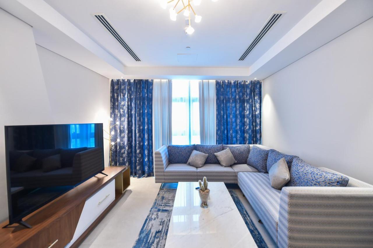 Waterfront Hotel Apartment Lusail المظهر الخارجي الصورة A living room in a modern apartment